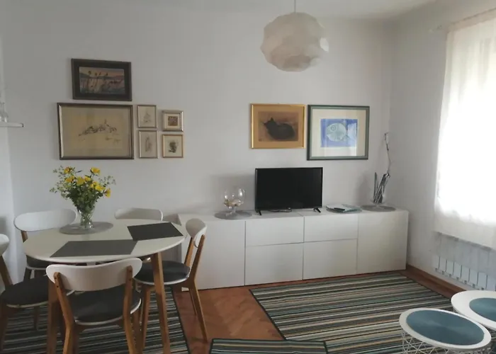 Center Blue Sky House Postumia